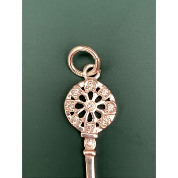 .925 Key Ornate Sterling Silver Jewelry Charm - Picture 4 of 6